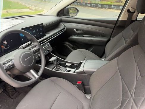 Used 2025 Hyundai Tucson SE FWD image 10