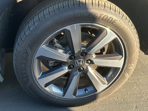 Used 2025 Honda Pilot Elite image 7