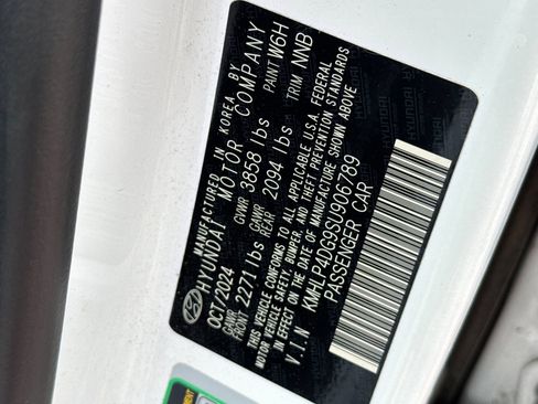 Used 2025 Hyundai Elantra Limited FWD image 19