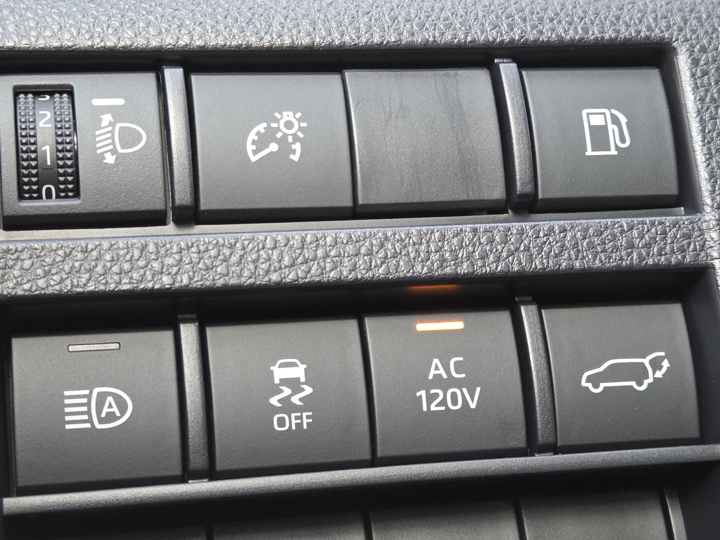 Used 2025 Toyota 4Runner Limited AWD/4WD image 19