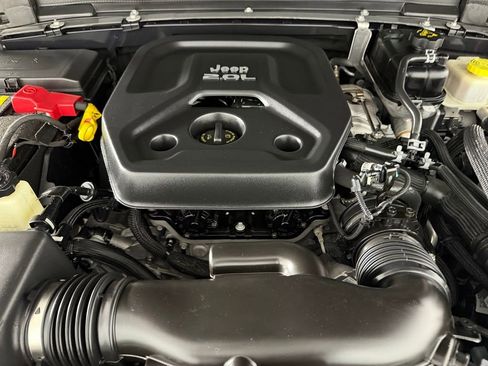 Used 2022 Jeep Wrangler Unlimited Sahara AWD/4WD image 35