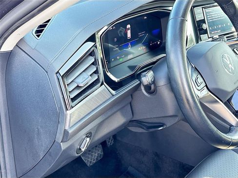 Used 2024 Volkswagen Jetta SE FWD image 10