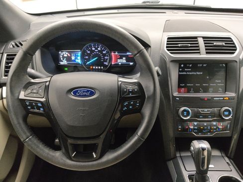 Used 2018 Ford Explorer XLT w/ Equipment Group 202A image 22