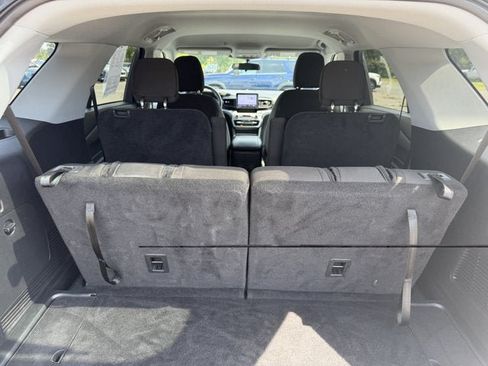 Used 2024 Ford Explorer XLT RWD image 11