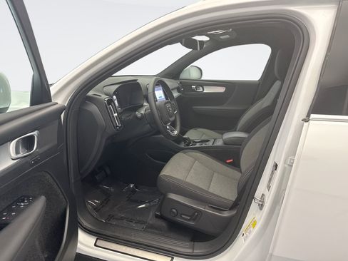Used 2024 Volvo XC40 B5 Core AWD/4WD image 10
