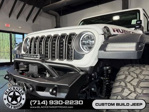 Used 2025 Jeep Wrangler Unlimited Rubicon AWD/4WD image 5