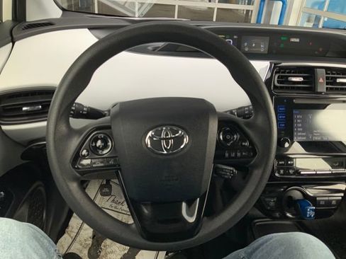 Used 2019 Toyota Prius LE image 20