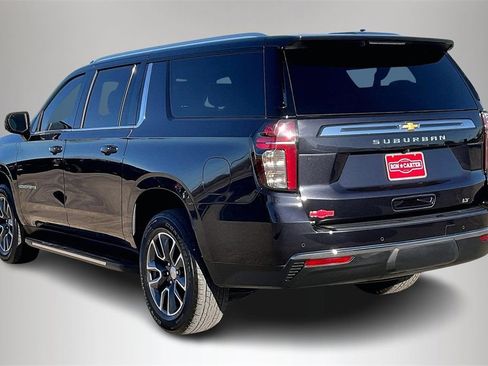 Used 2023 Chevrolet Suburban LT w/ LT Signature Plus Package image 4