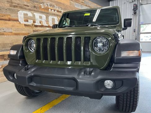 Used 2023 Jeep Wrangler Sport S AWD/4WD image 9