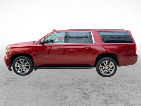 Used 2018 Chevrolet Suburban LT w/ Luxury Package AWD/4WD image 5