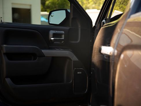 Used 2018 Chevrolet Silverado 1500 LTZ Z71 w/ Centennial Edition AWD/4WD image 10