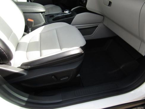 Used 2023 Ford Escape Platinum image 9