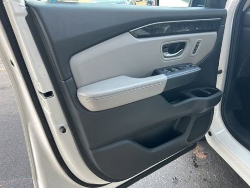 Used 2023 Honda Pilot Elite image 14