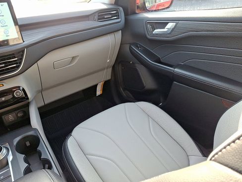 New 2025 Ford Escape SE w/ PHEV Premium Package image 18
