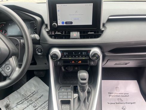 Used 2025 Toyota RAV4 XLE AWD/4WD image 9
