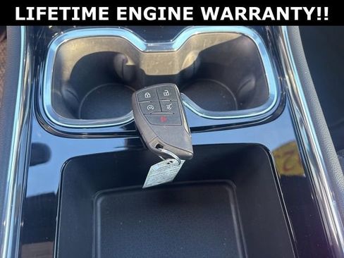 Used 2025 Chevrolet Traverse LT image 19