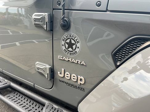 Used 2019 Jeep Wrangler Unlimited Sahara AWD/4WD image 19