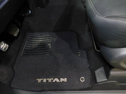 Used 2017 Nissan Titan SV image 36