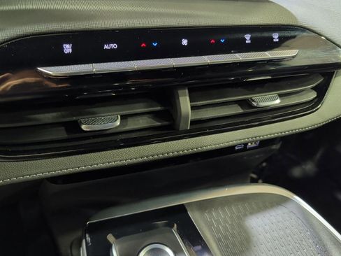 Certified 2025 Buick Enclave Preferred image 22