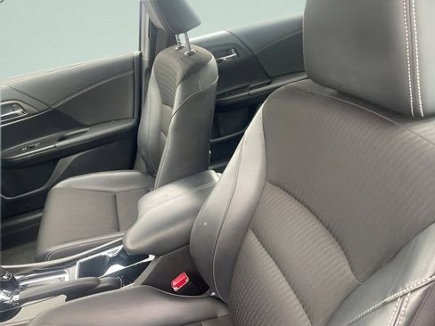 Used 2017 Honda Accord Sport image 17