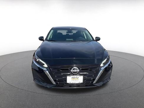 Used 2025 Nissan Altima 2.5 SV FWD image 3