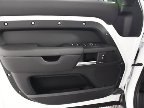 Used 2025 Land Rover Defender 110 S image 14