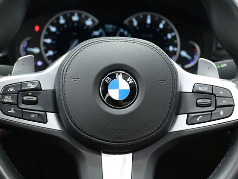 Used 2018 BMW M550i xDrive image 23