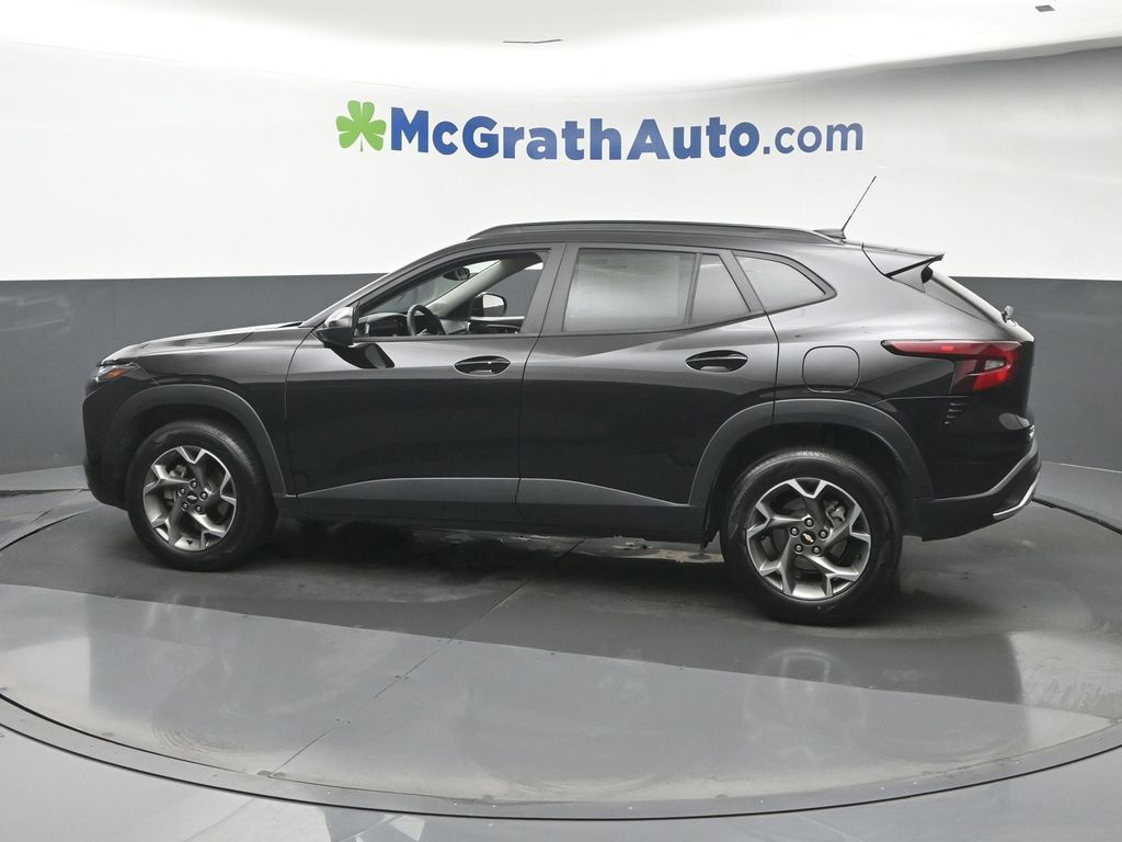 Used 2025 Chevrolet Trax LT w/ Driver Confidence Package FWD image 23