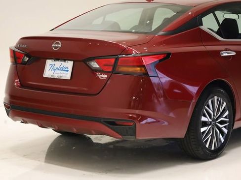 Used 2025 Nissan Altima 2.5 SV FWD image 6