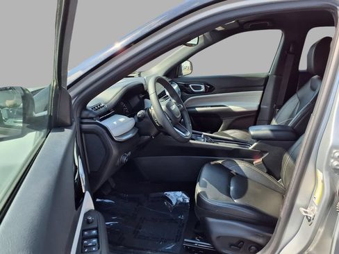 Used 2025 Jeep Compass Limited AWD/4WD image 22