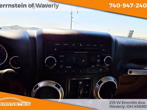 Used 2016 Jeep Wrangler Unlimited Rubicon w/ Connectivity Group AWD/4WD image 7