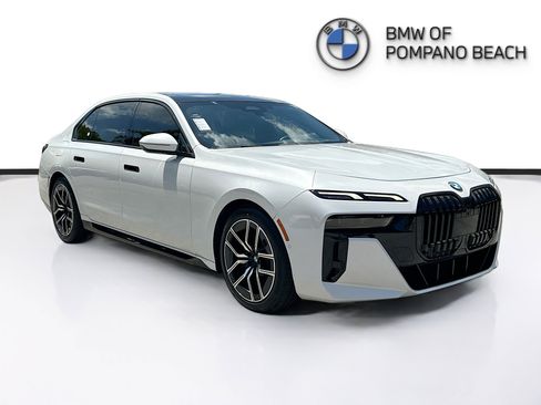 Used 2023 BMW 740i w/ Parking Assistance Package RWD image 1
