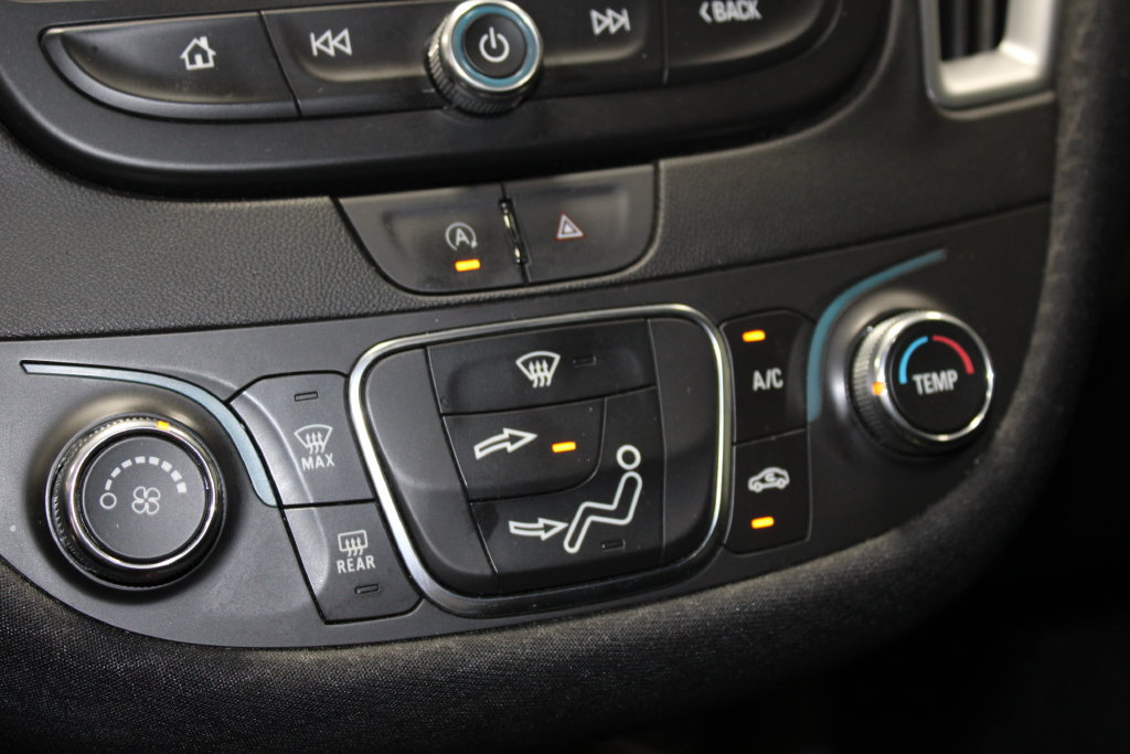 Used 2024 Chevrolet Malibu RS FWD image 24