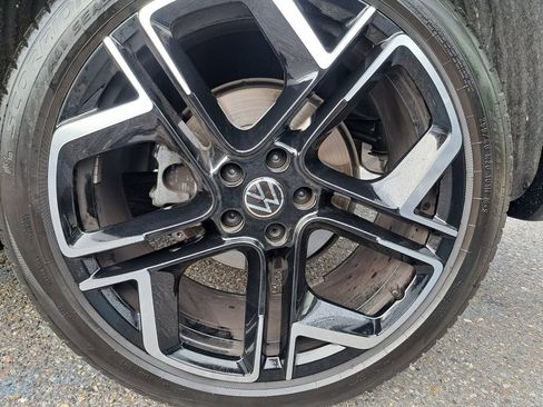 Used 2025 Volkswagen Tiguan SEL R-Line image 23