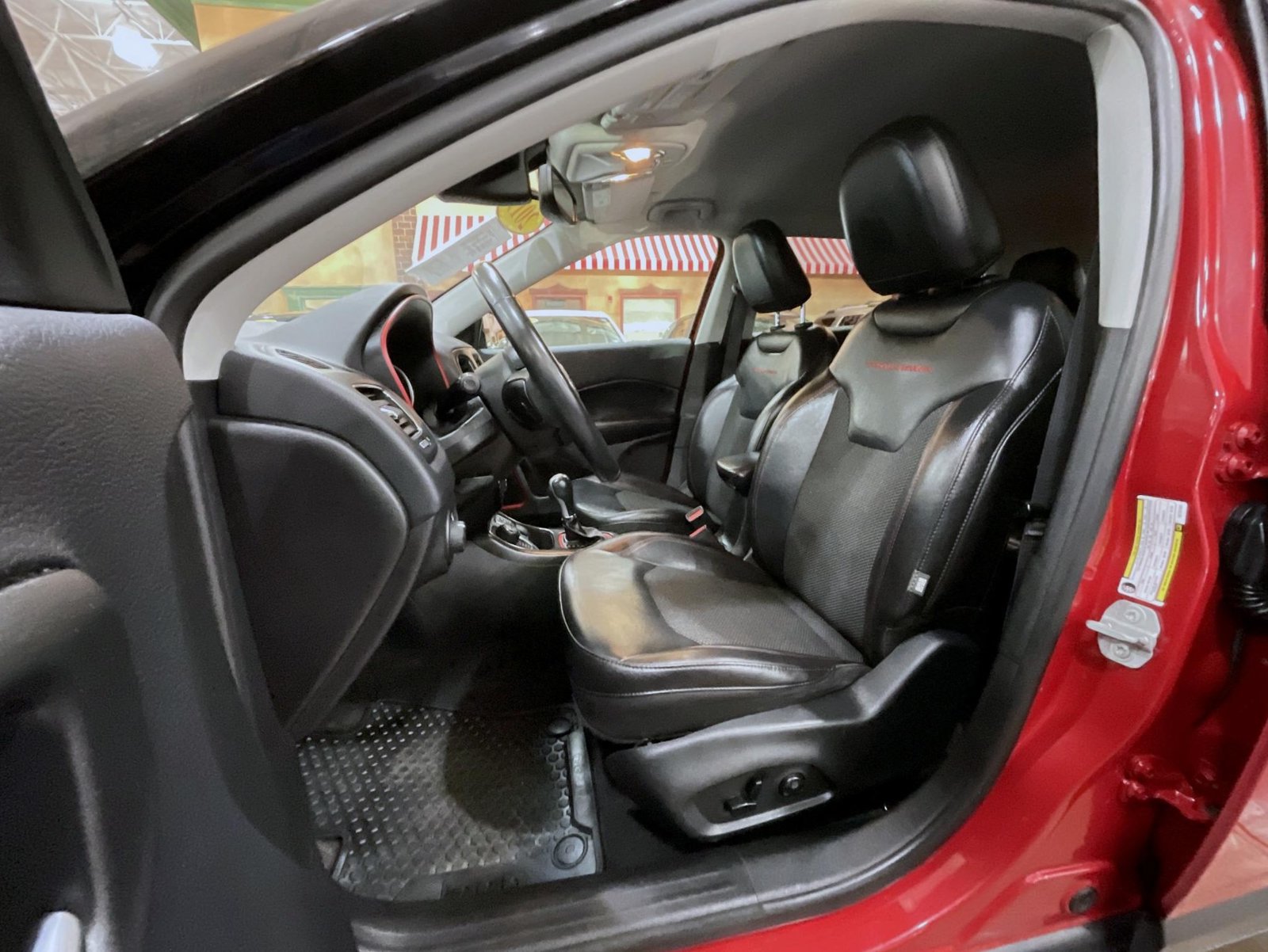 Used 2019 Jeep Compass Trailhawk w/ Cold Weather Group AWD/4WD image 10