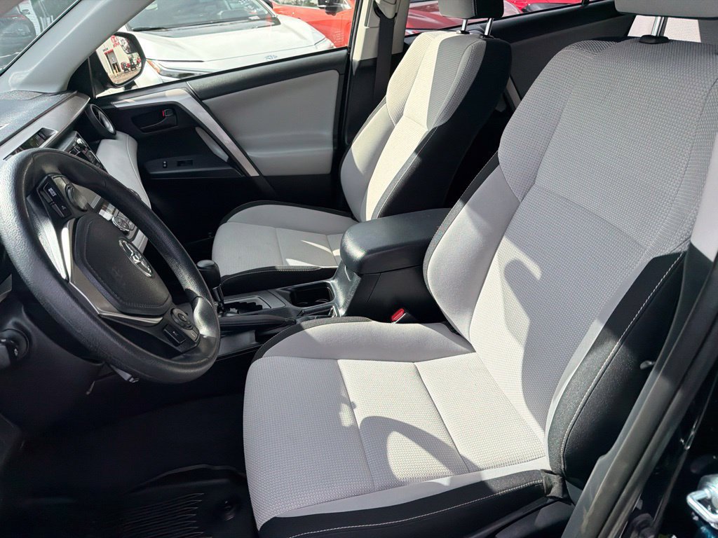 Used 2018 Toyota RAV4 LE AWD/4WD image 21
