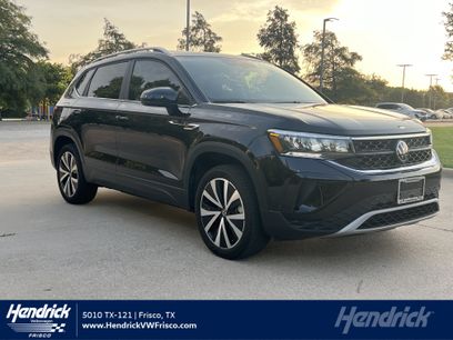Used 2024 Volkswagen Taos SE w/ Panoramic Sunroof Package