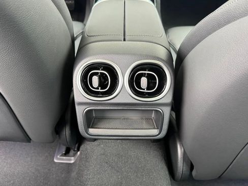 Used 2025 Mercedes-Benz C 300 Sedan image 14