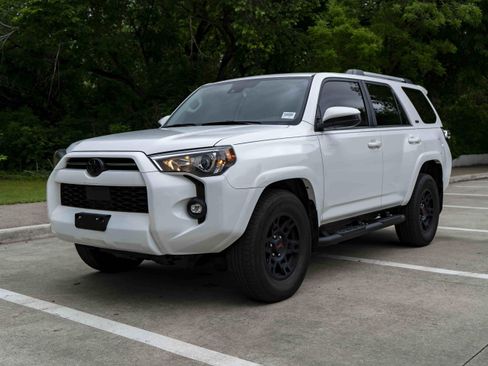 Used 2023 Toyota 4Runner SR5 image 5