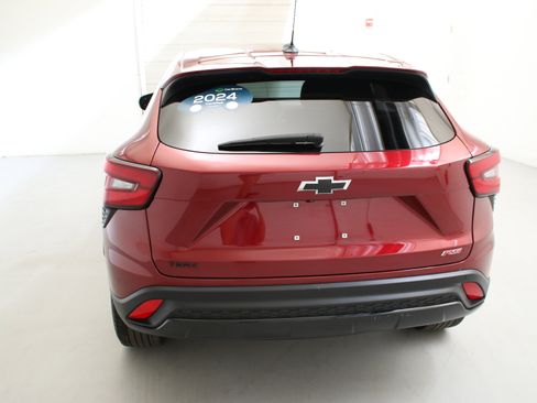 Used 2024 Chevrolet Trax RS w/ Driver Confidence Package FWD image 8