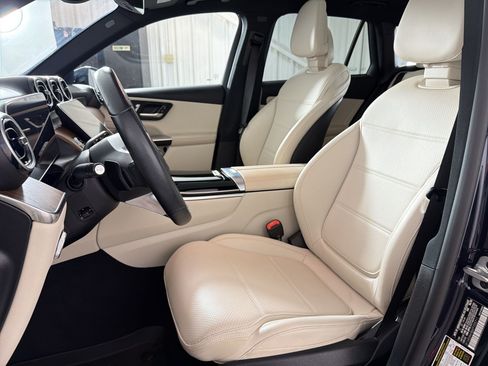 Used 2023 Mercedes-Benz GLC 300 4MATIC image 5