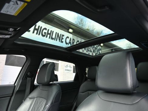 Used 2023 Kia Sportage X-Line w/ X-Line Premium Package AWD/4WD image 3