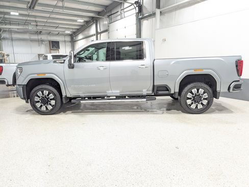 Used 2025 GMC Sierra 3500 Denali w/ Denali Reserve Package image 6