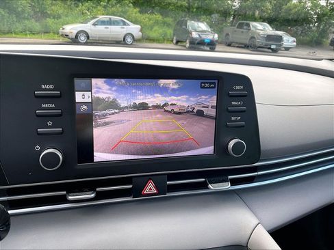 Used 2025 Hyundai Elantra SE FWD image 16