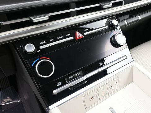 Used 2024 Hyundai Santa Fe SEL image 16