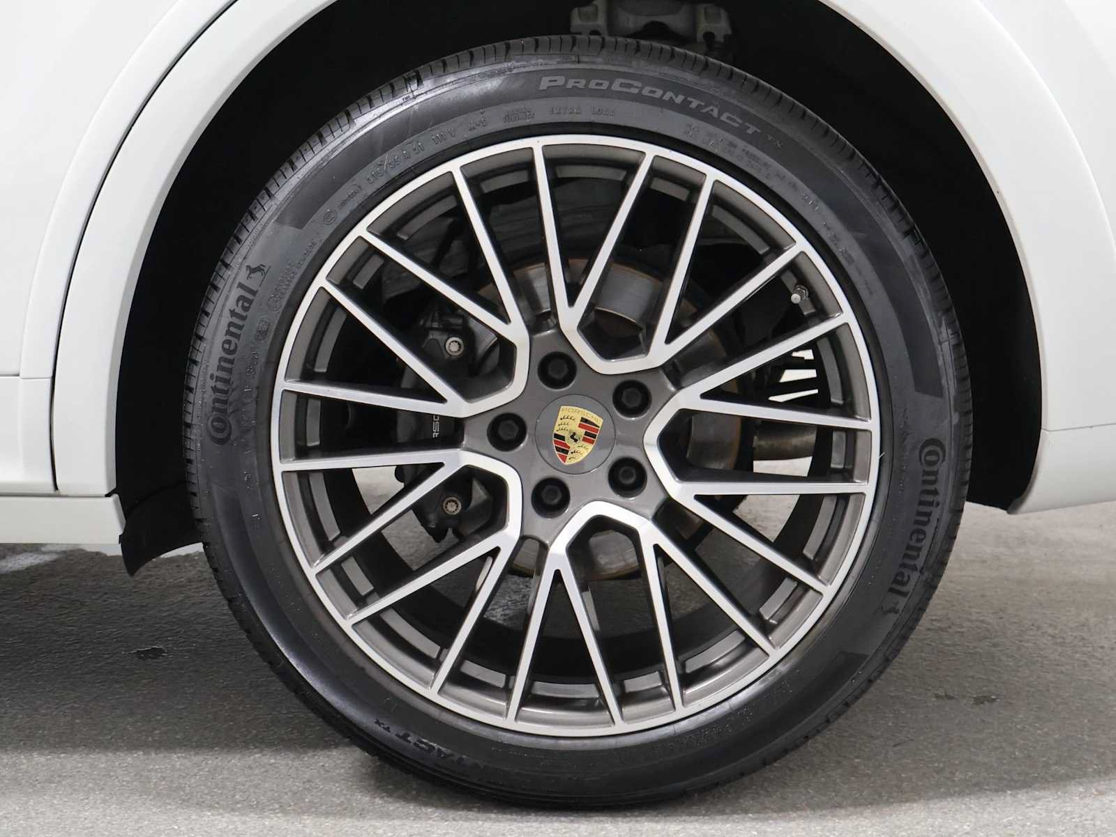 Used 2022 Porsche Cayenne AWD/4WD image 39