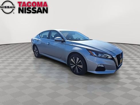 Used 2022 Nissan Altima 2.5 SV image 2