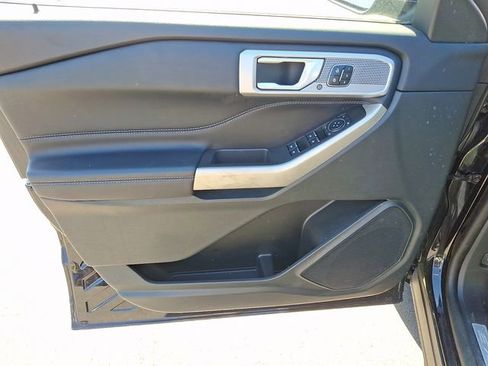 Used 2023 Ford Explorer Limited w/ Equipment Group 301A AWD/4WD image 9