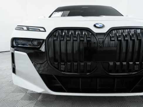 Used 2023 BMW 740i w/ Parking Assistance Package image 44