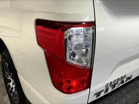 Used 2023 Nissan Titan SV image 39